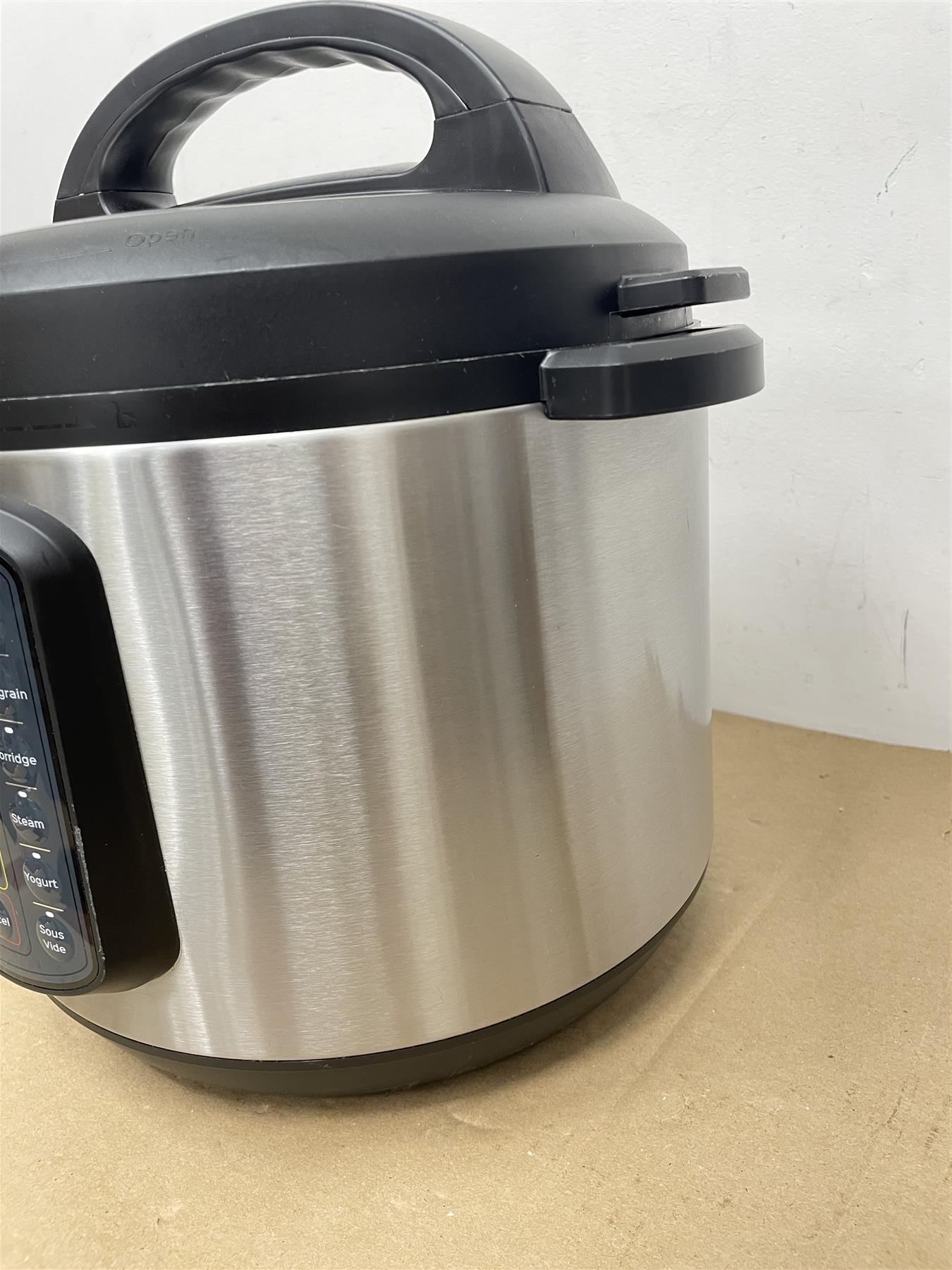 Instant Pot Electric pressure cooker 5.7L duo SV 60