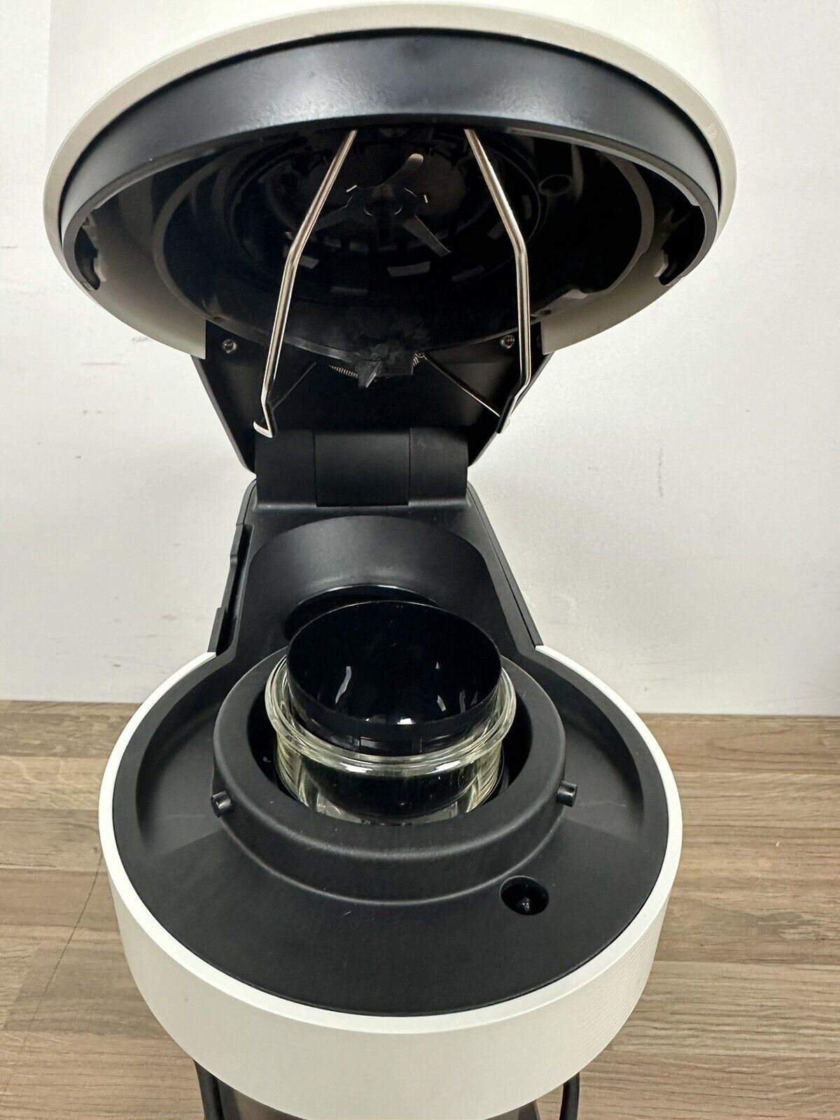 Magimix Nespresso Vertuo NEXT Pod Coffee Machine Bundle aeroccino milk frother