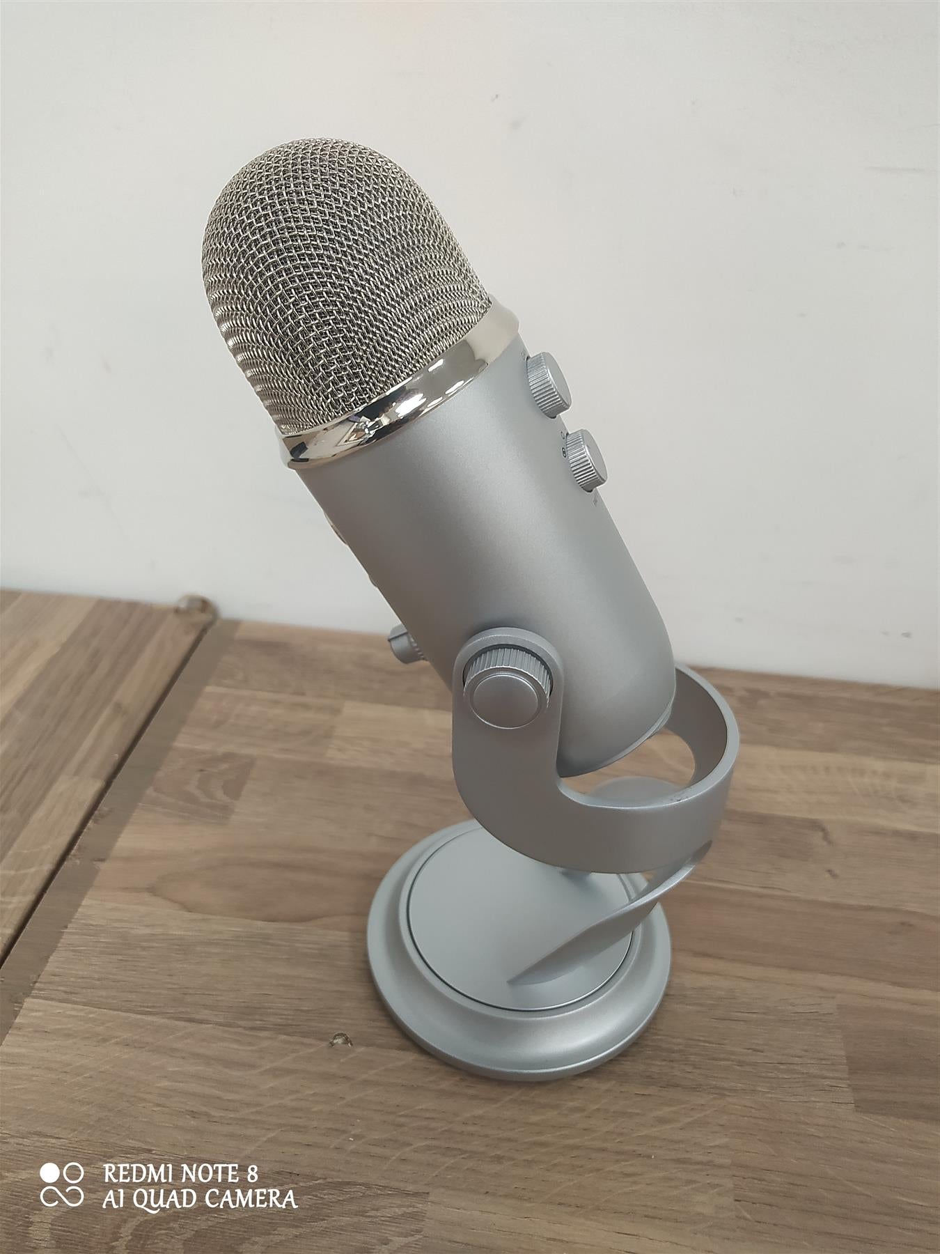 Blue Yeti Ultimate Professional USB Microphone Recording Game Streaming PC Mac