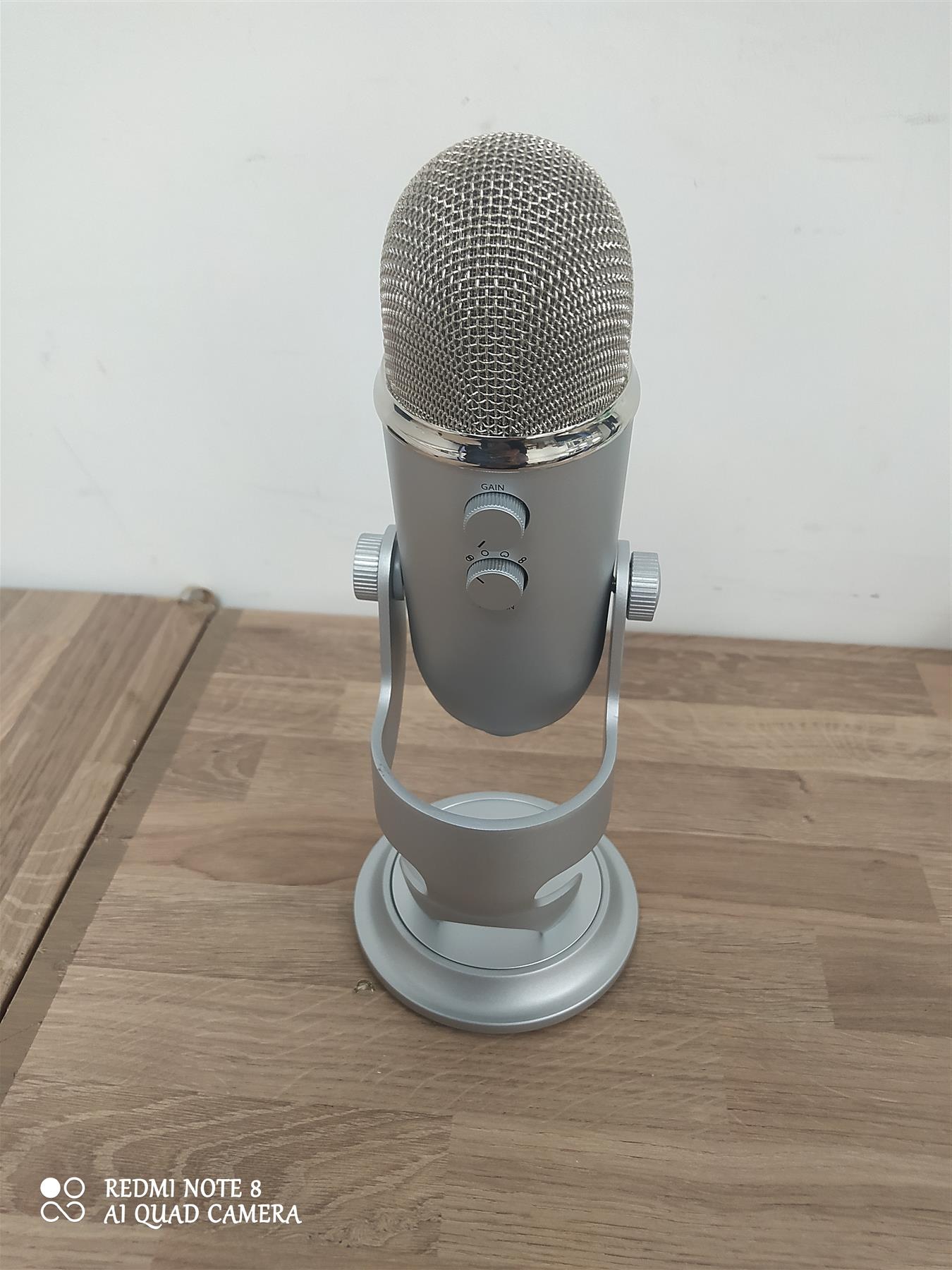 Blue Yeti Ultimate Professional USB Microphone Recording Game Streaming PC Mac