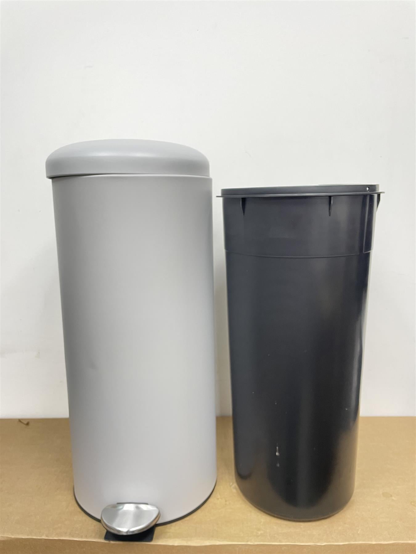 Habitat 30Litre Kitchen Foot Pedal Recycling Bin Removeable Inner Bucket- Black