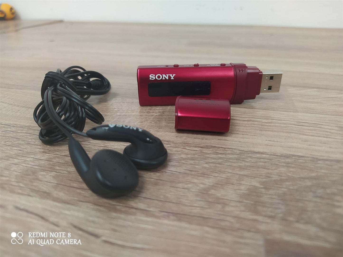 SONY NWZ-B183 SERIES AUDIO WALKMAN DIGITAL MUSIC MP3 WMA PLAYER RED