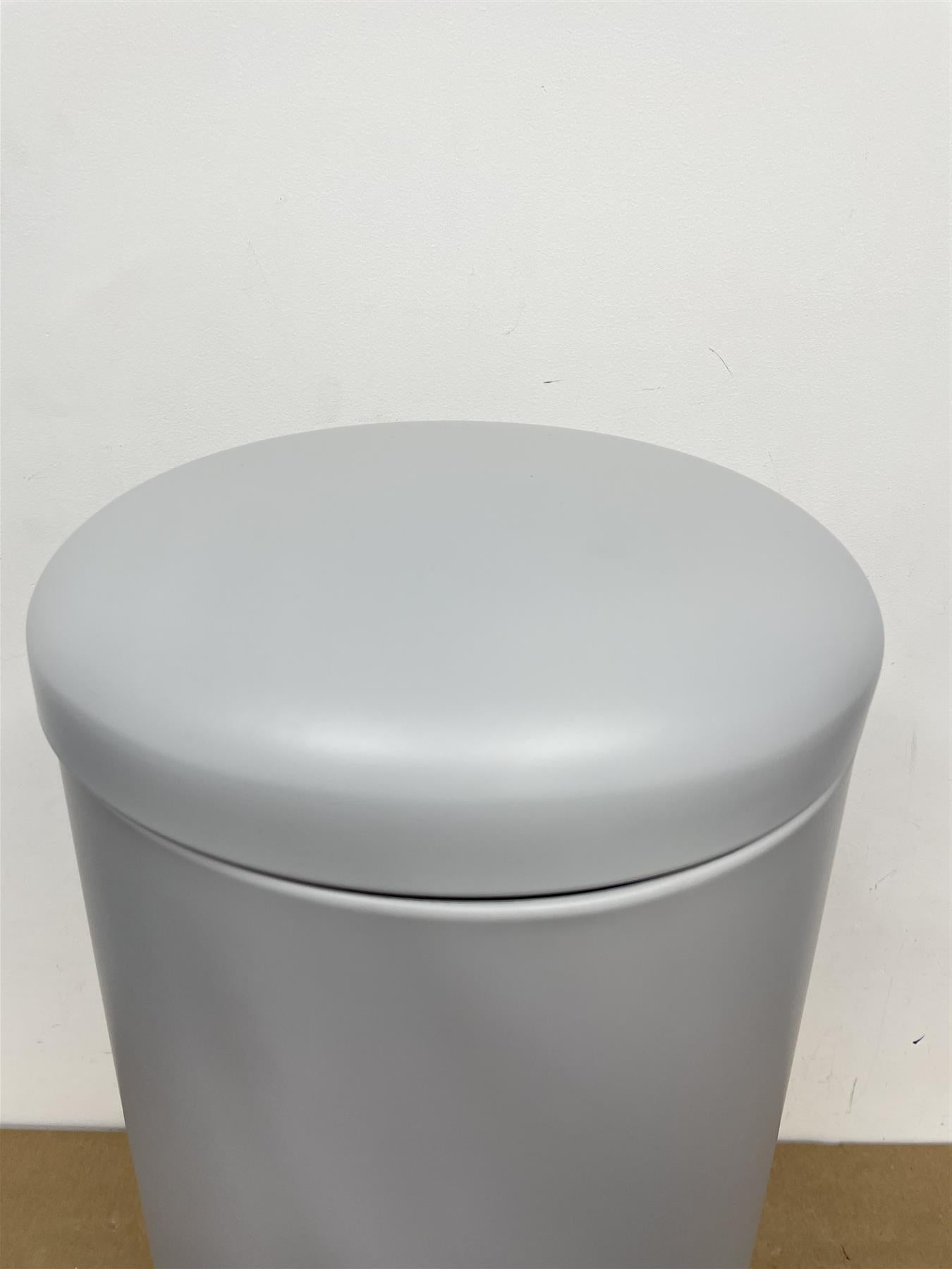 Habitat 30Litre Kitchen Foot Pedal Recycling Bin Removeable Inner Bucket- Black