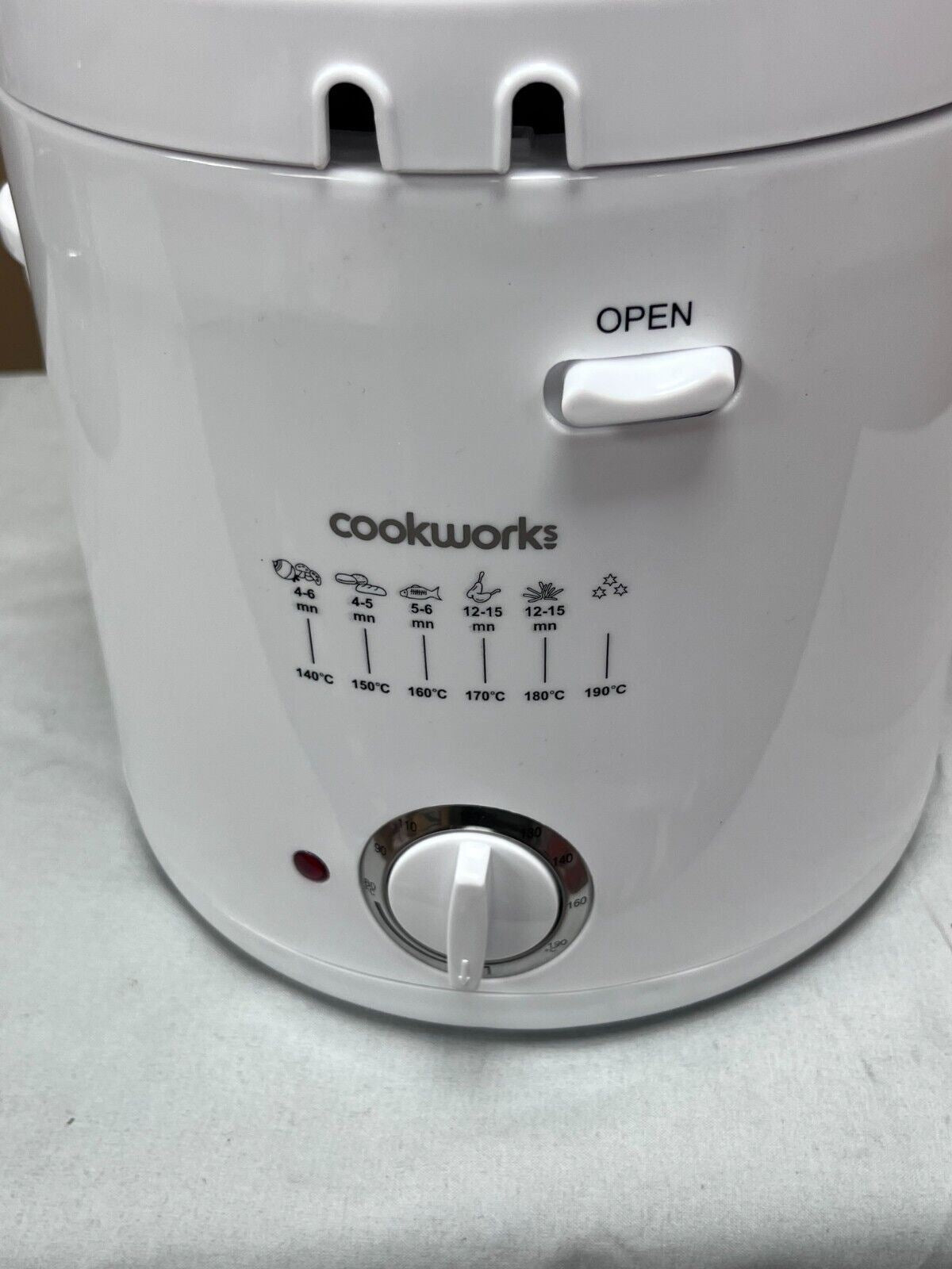 Cookworks 1.5L Deep Food Fat Fryer Non-stick Coating Safety Cut Out White