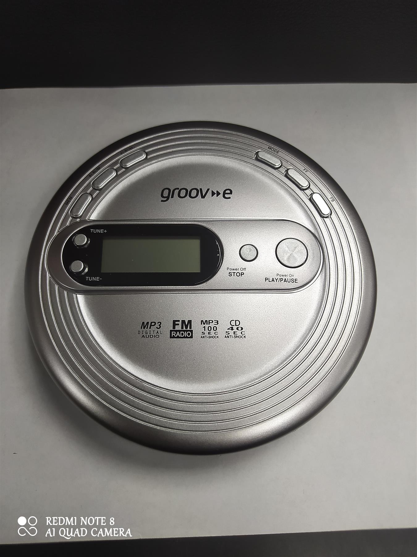 Groov-e Retro Personal CD Player MP3 playback radio Silver FM LCD Display