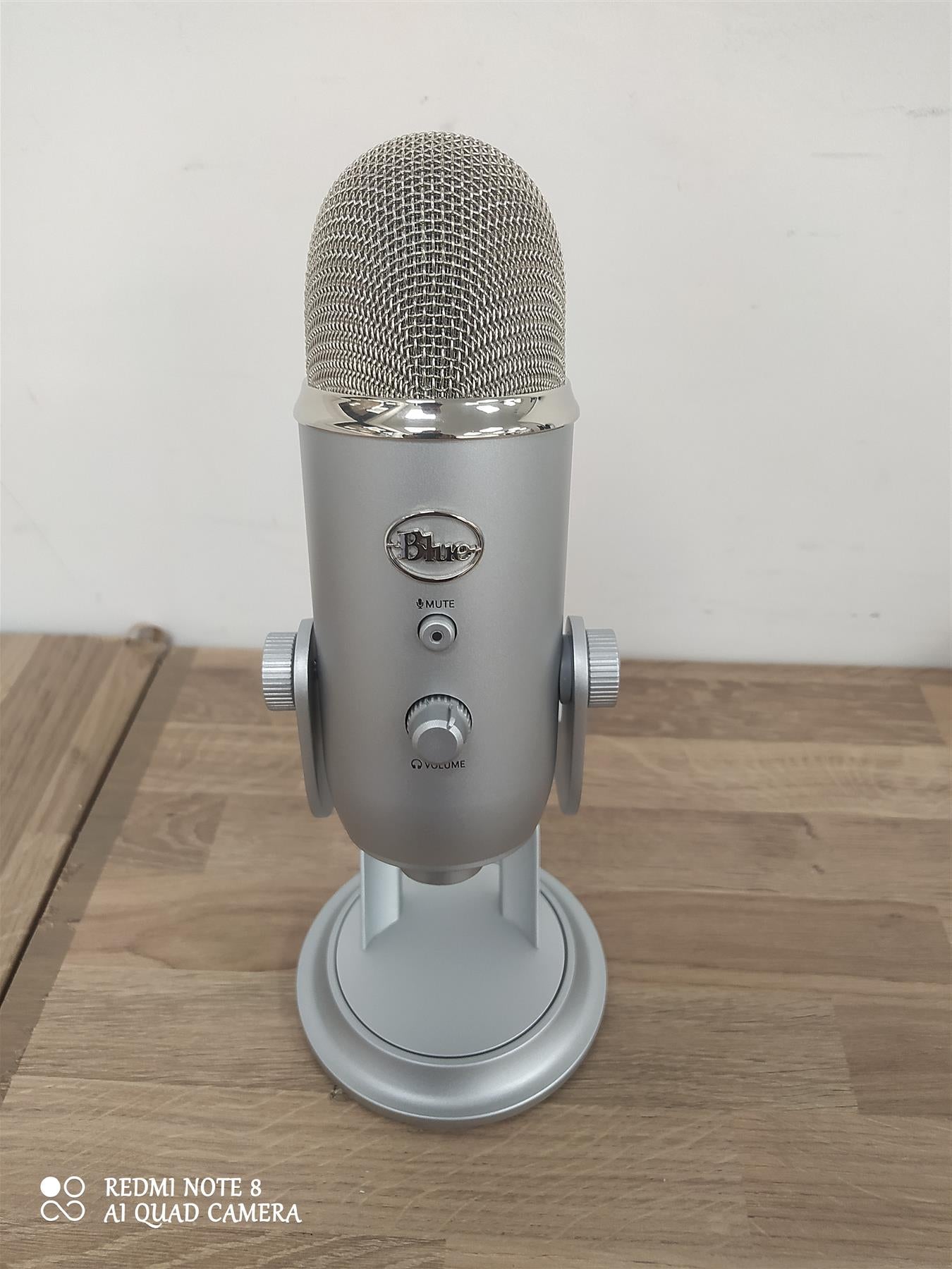 Blue Yeti Ultimate Professional USB Microphone Recording Game Streaming PC Mac