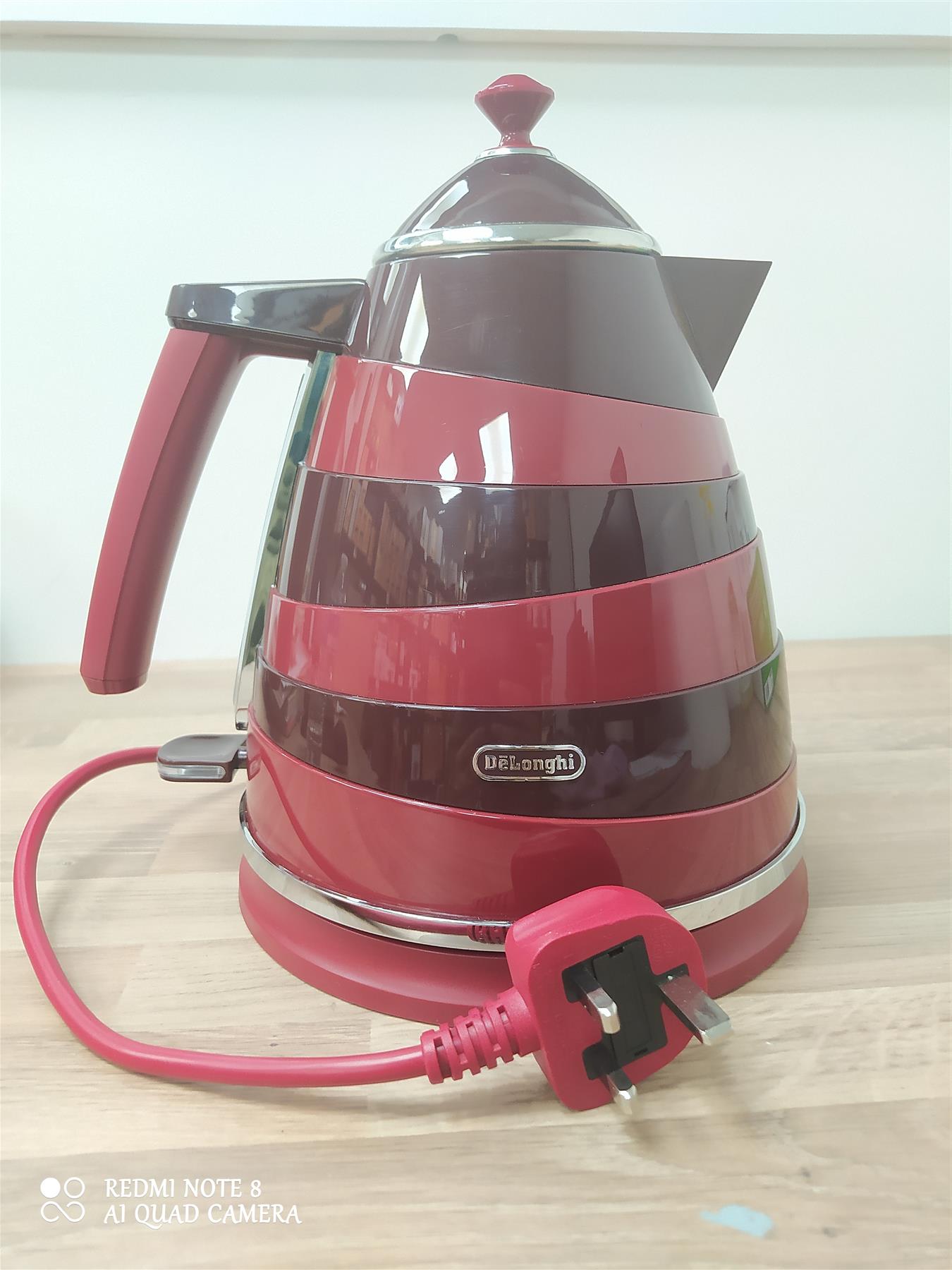 De'Longhi Avvolta Class Jug Kettle 1.7L Cordless Electric Rapid Boil Kitchen Red