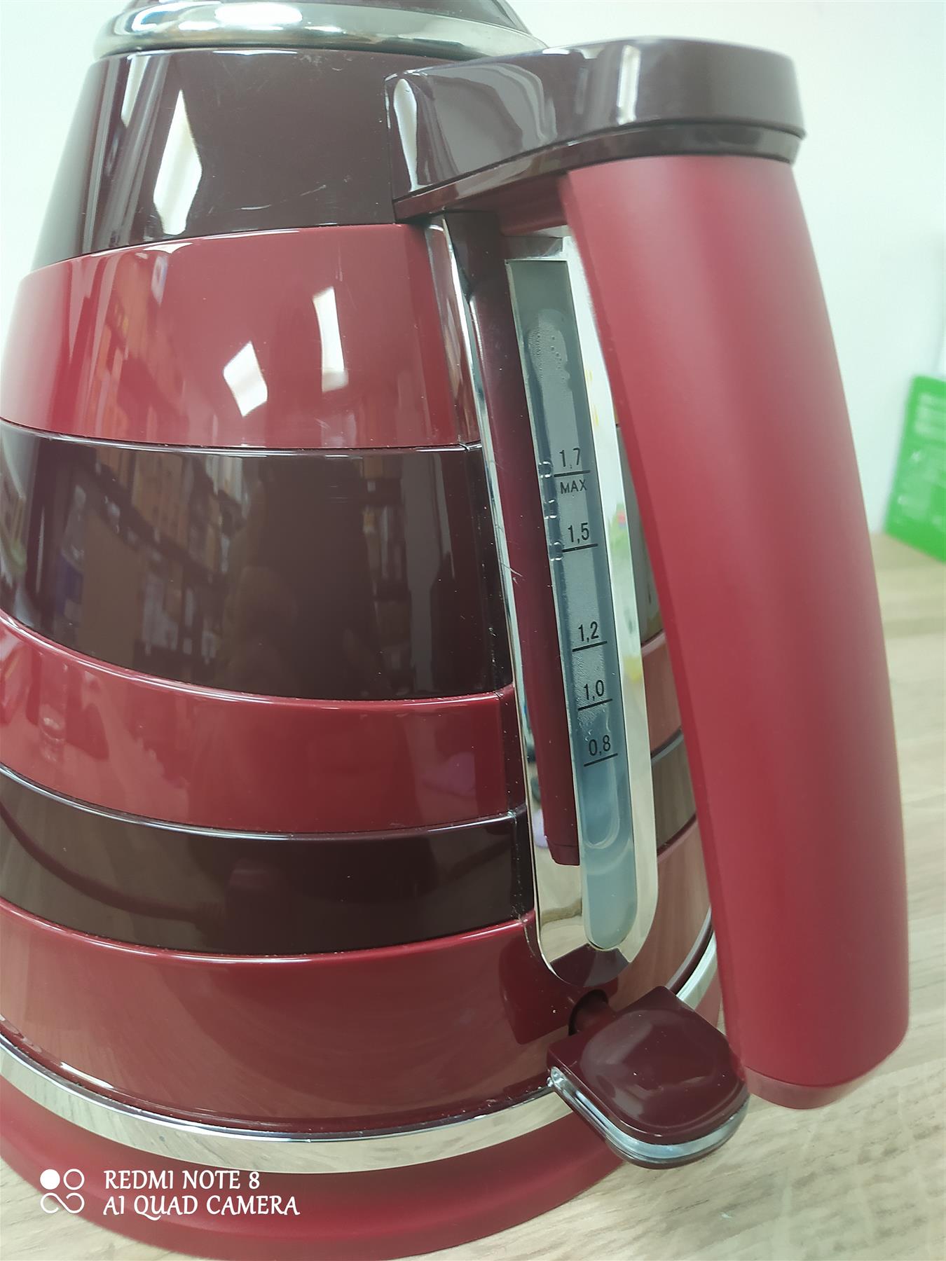 De'Longhi Avvolta Class Jug Kettle 1.7L Cordless Electric Rapid Boil Kitchen Red