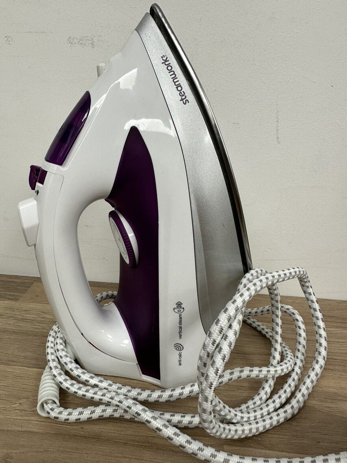 STEAMWORKS STEAM iron ES2325  water refiller prevent limescale clothes steamer