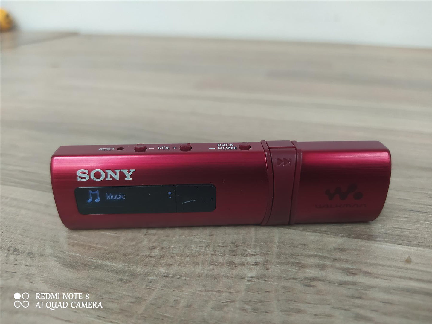 SONY NWZ-B183 SERIES AUDIO WALKMAN DIGITAL MUSIC MP3 WMA PLAYER RED