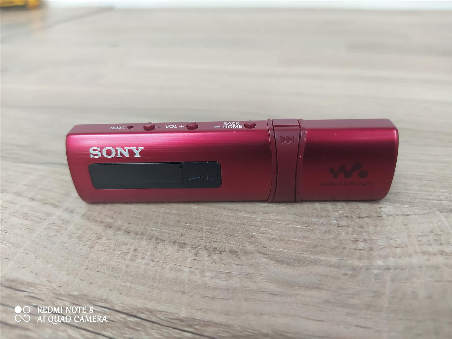 SONY NWZ-B183 SERIES AUDIO WALKMAN DIGITAL MUSIC MP3 WMA PLAYER RED