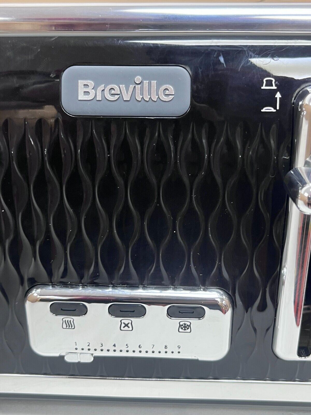 Breville VTR013 Curve 4 Slice Toaster Extra Wide Bagel Slots - Black and Chrome