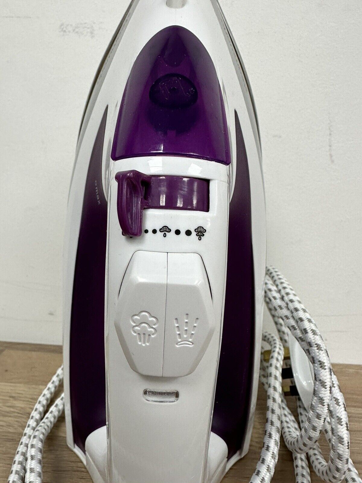 STEAMWORKS STEAM iron ES2325  water refiller prevent limescale clothes steamer