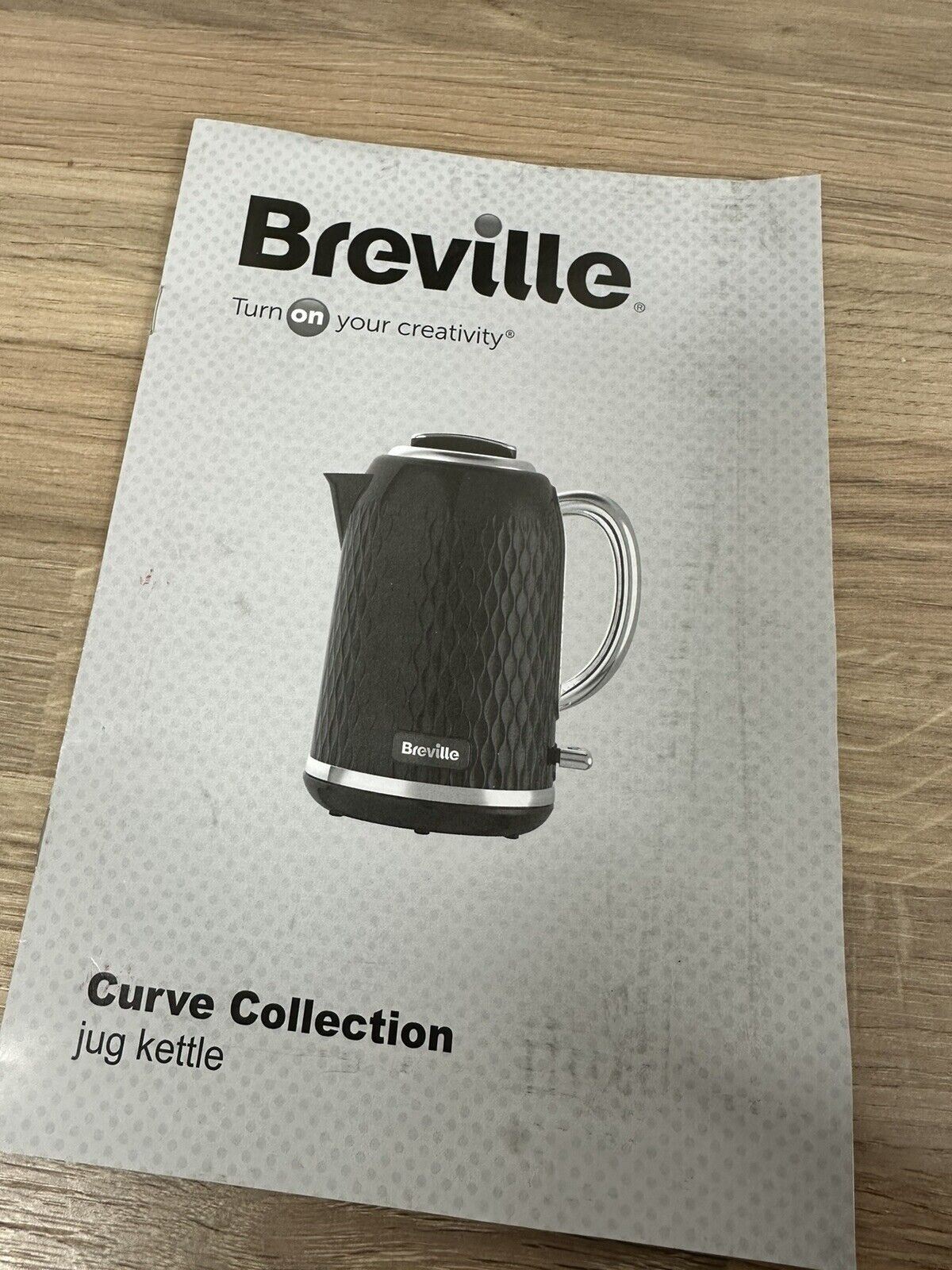 Breville Kitchen Electric VKT017 water Boiler Curve Kettle - Black and Chrome