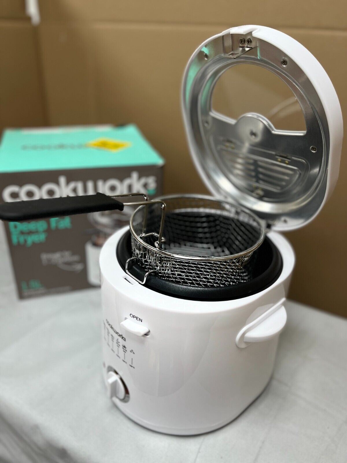 Cookworks 1.5L Deep Food Fat Fryer Non-stick Coating Safety Cut Out White