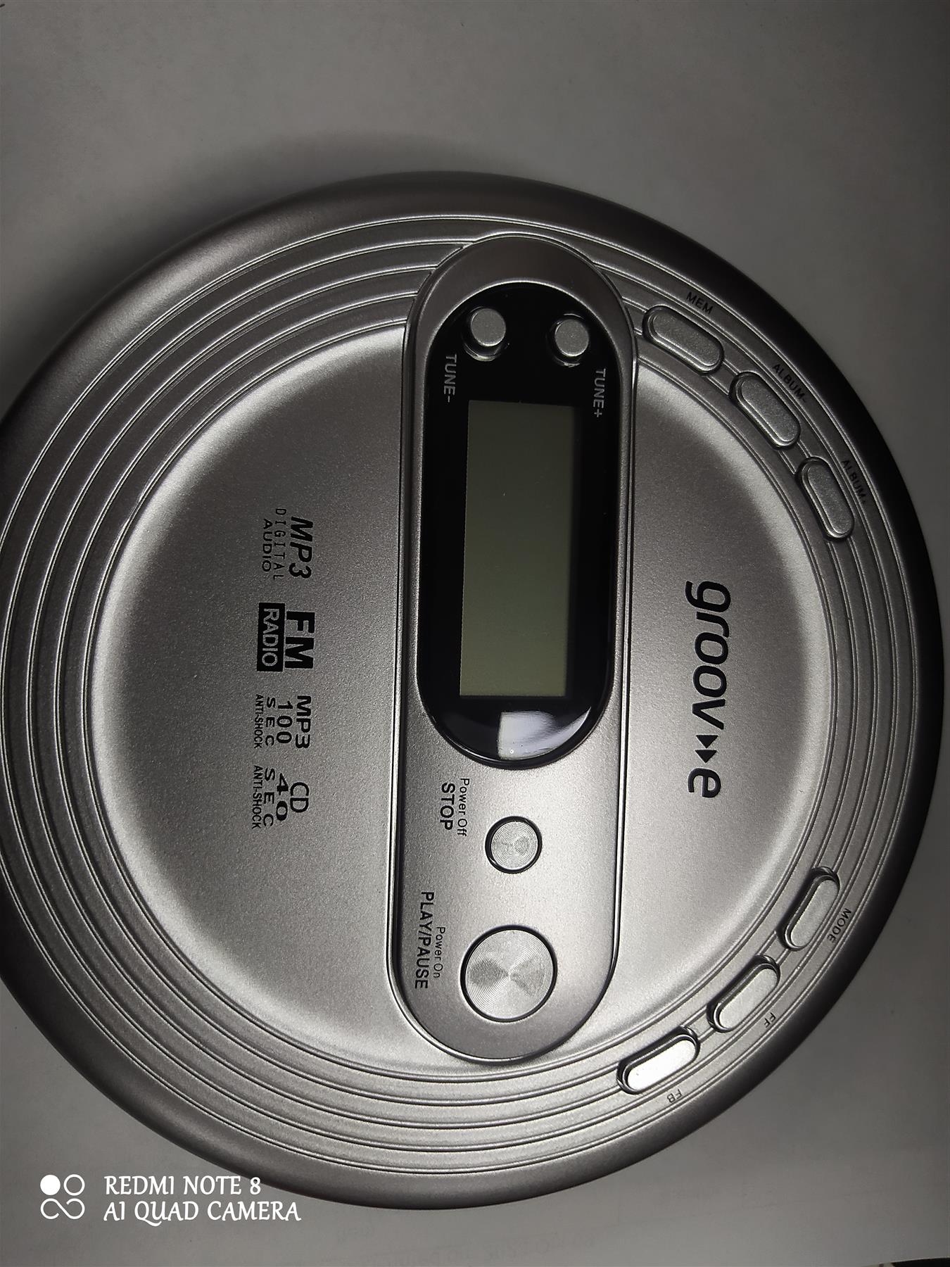 Groov-e Retro Personal CD Player MP3 playback radio Silver FM LCD Display