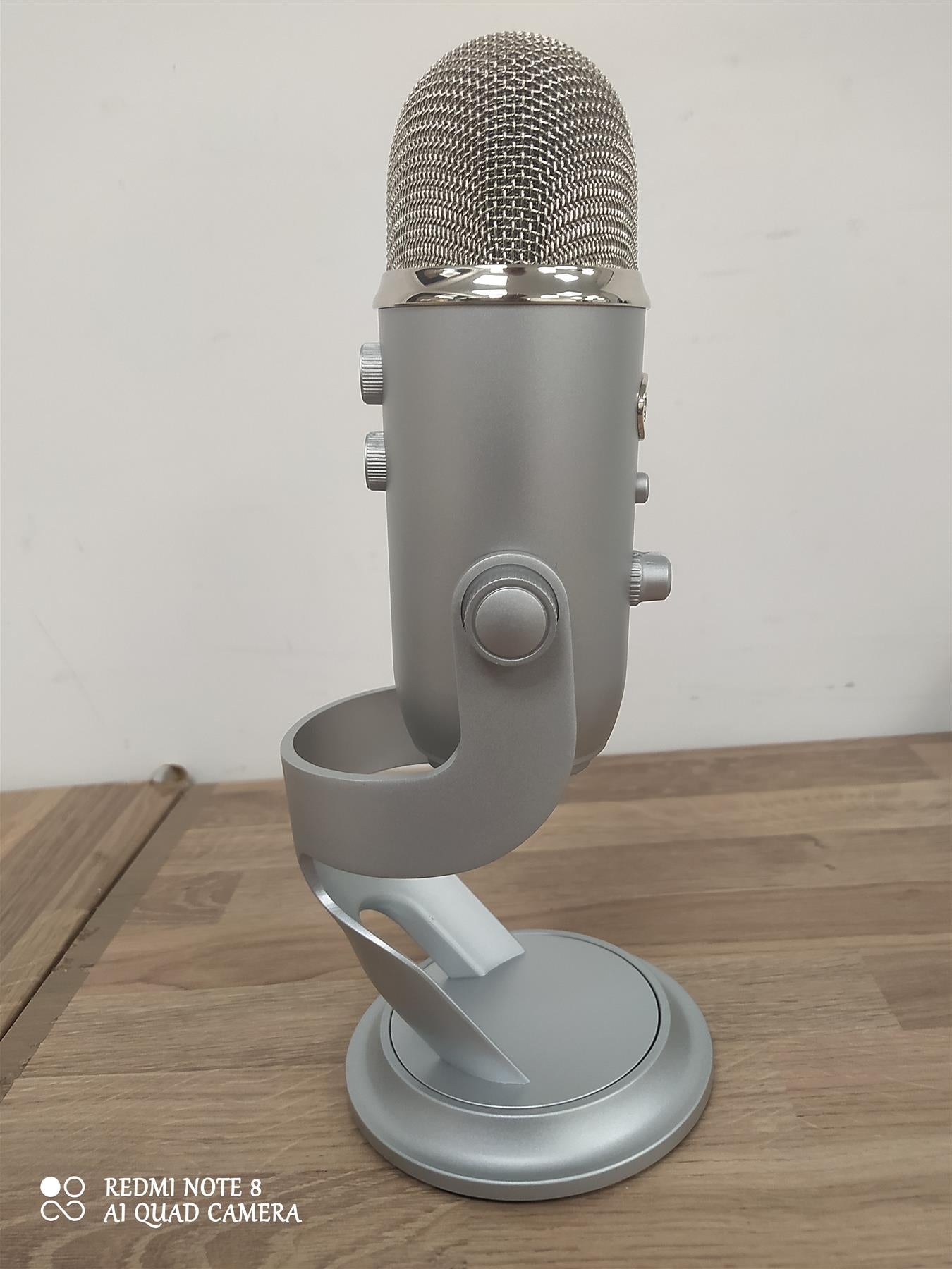 Blue Yeti Ultimate Professional USB Microphone Recording Game Streaming PC Mac